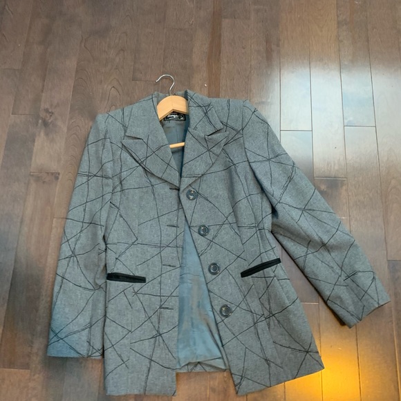 Gray and black suite - Picture 3 of 5